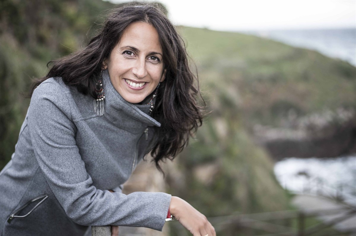 María Oruña’s bestseller Puerto Escondido will be adapted into a TV series by Factoría Henneo